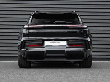 Porsche Cayenne E4 Electric — photo 6