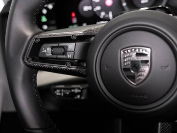 Porsche Cayenne E4 Turbo Electric — photo 17