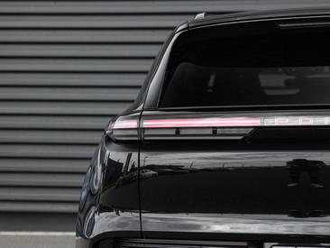 Porsche Cayenne E4 Electric — photo 8