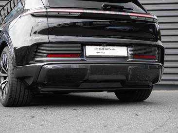 Porsche Cayenne E4 Electric — photo 9