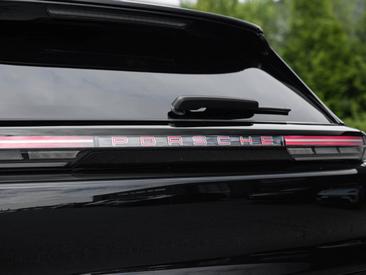 Porsche Cayenne E4 Electric — photo 10
