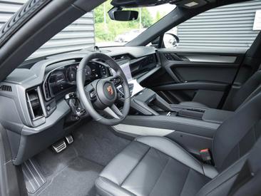 Porsche Cayenne E4 Electric — photo 11
