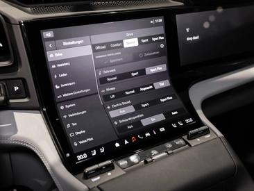Porsche Cayenne E4 Turbo Electric — photo 21