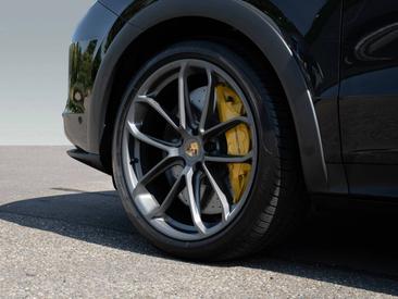 Porsche Cayenne III Turbo GT — photo 10