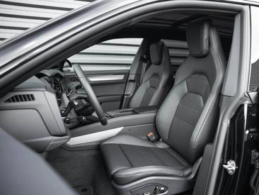 Porsche Cayenne E4 Electric — photo 12