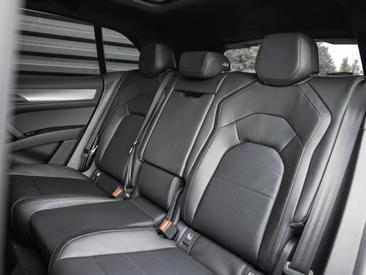 Porsche Cayenne E4 Electric — photo 13
