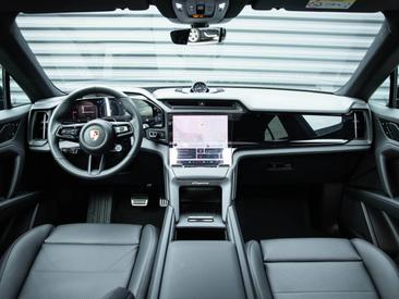 Porsche Cayenne E4 Electric — photo 14