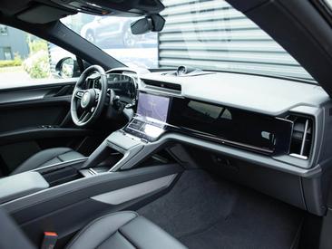 Porsche Cayenne E4 Electric — photo 15
