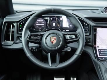 Porsche Cayenne E4 Electric — photo 16