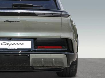 Porsche Cayenne E4 Electric — photo 8