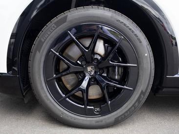 Porsche Cayenne E4 Turbo Electric — photo 9