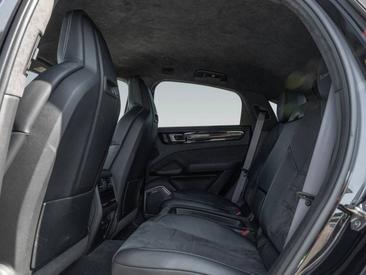 Porsche Cayenne III Turbo GT — photo 15