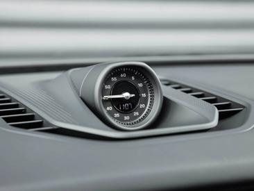 Porsche Cayenne E4 Electric — photo 18