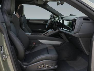 Porsche Cayenne E4 Electric — photo 10