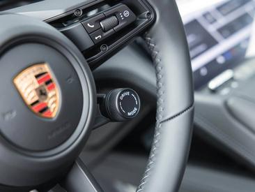 Porsche Cayenne E4 Electric — photo 19