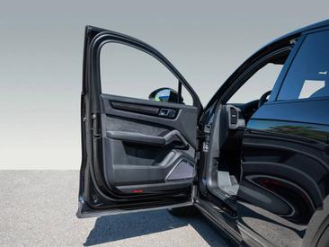 Porsche Cayenne III Turbo GT — photo 16