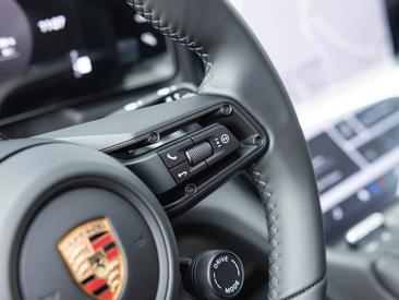 Porsche Cayenne E4 Electric — photo 20