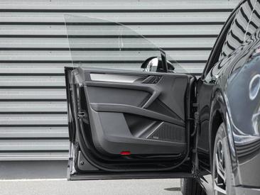 Porsche Cayenne E4 Electric — photo 21