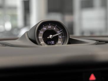 Porsche Cayenne E4 Turbo Electric — photo 29