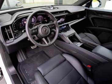 Porsche Cayenne E4 Turbo Electric — photo 14