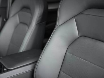 Porsche Cayenne E4 Electric — photo 23
