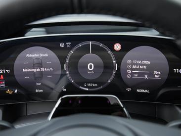 Porsche Cayenne E4 Electric — photo 26