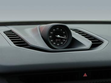 Porsche Cayenne E4 Electric — photo 19