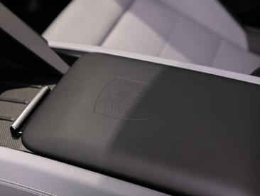 Porsche Cayenne E4 Turbo Electric — photo 33
