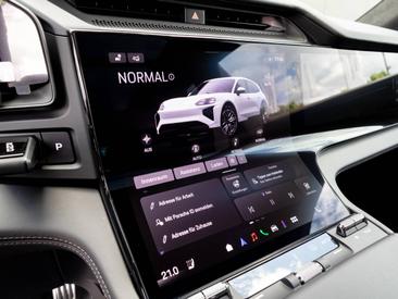 Porsche Cayenne E4 Turbo Electric — photo 19