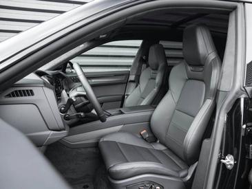 Porsche Cayenne E4 Turbo Electric — photo 12