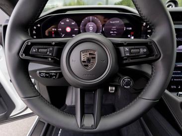 Porsche Cayenne E4 Turbo Electric — photo 20