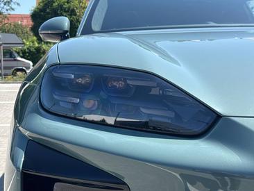 Porsche Cayenne E4 Turbo Electric — photo 9