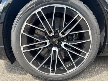 Porsche Cayenne E4 Turbo Electric — photo 11
