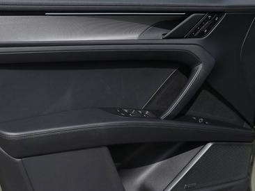 Porsche Cayenne E4 Electric — photo 21