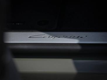Porsche Cayenne E4 Electric — photo 22