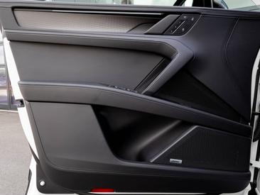 Porsche Cayenne E4 Turbo Electric — photo 22