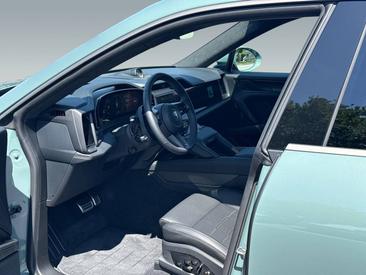 Porsche Cayenne E4 Turbo Electric — photo 11