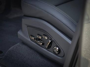 Porsche Cayenne E4 Electric — photo 23