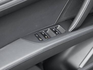 Porsche Cayenne E4 Electric — photo 31