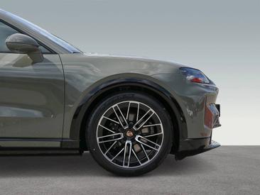 Porsche Cayenne E4 Electric — photo 25