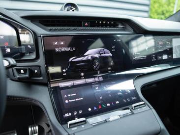 Porsche Cayenne E4 Turbo Electric — photo 17