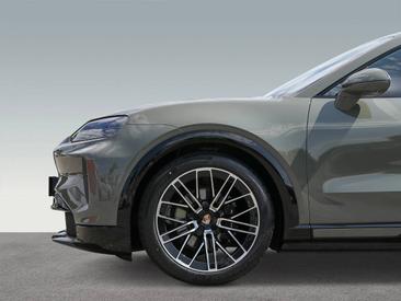 Porsche Cayenne E4 Electric — photo 26