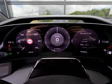Porsche Cayenne E4 Turbo Electric — photo 26