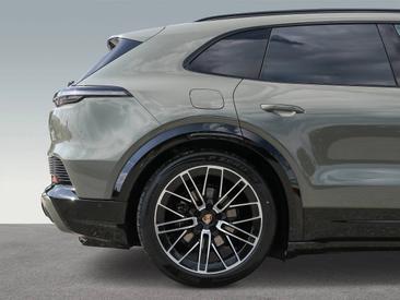 Porsche Cayenne E4 Electric — photo 28
