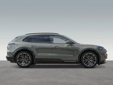 Porsche Cayenne E4 Electric — photo 30
