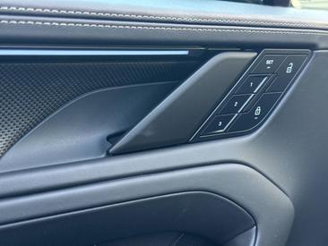 Porsche Cayenne E4 Turbo Electric — photo 20