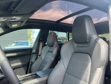 Porsche Cayenne E4 Turbo Electric — photo 22