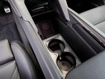 Porsche Cayenne E4 Turbo Electric — photo 33