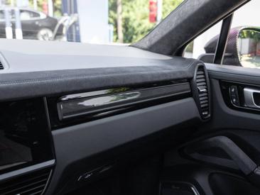 Porsche Cayenne III Turbo GT — photo 37