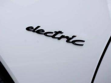 Porsche Cayenne E4 Turbo Electric — photo 38